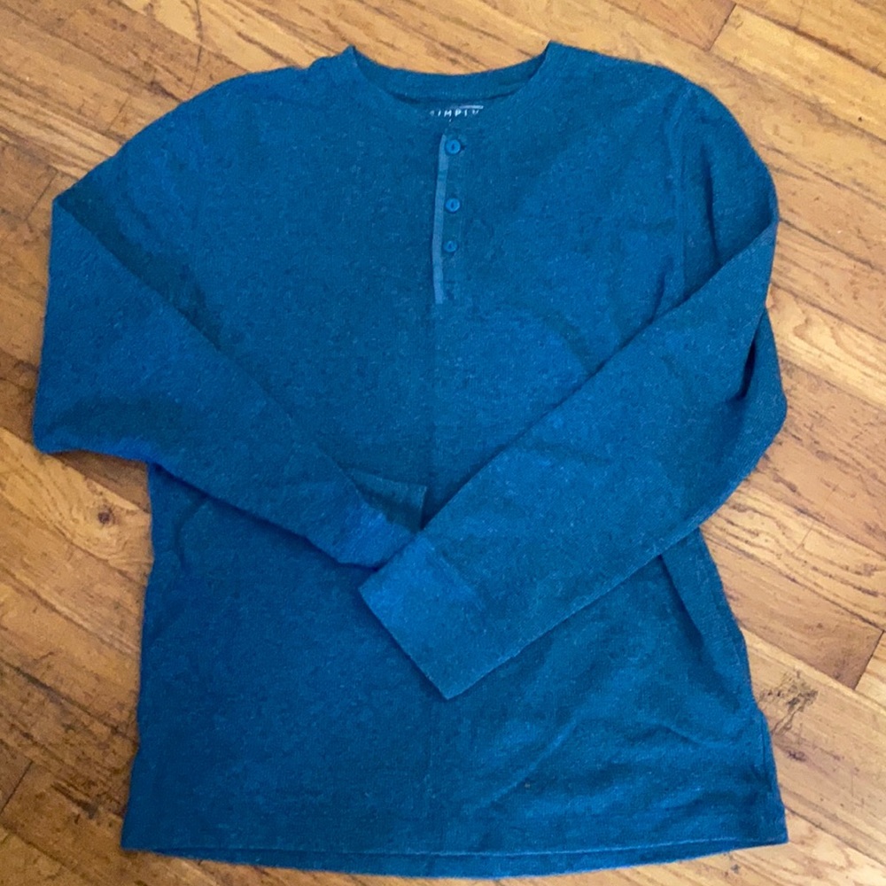 Simply stated men’s Henley size XL
